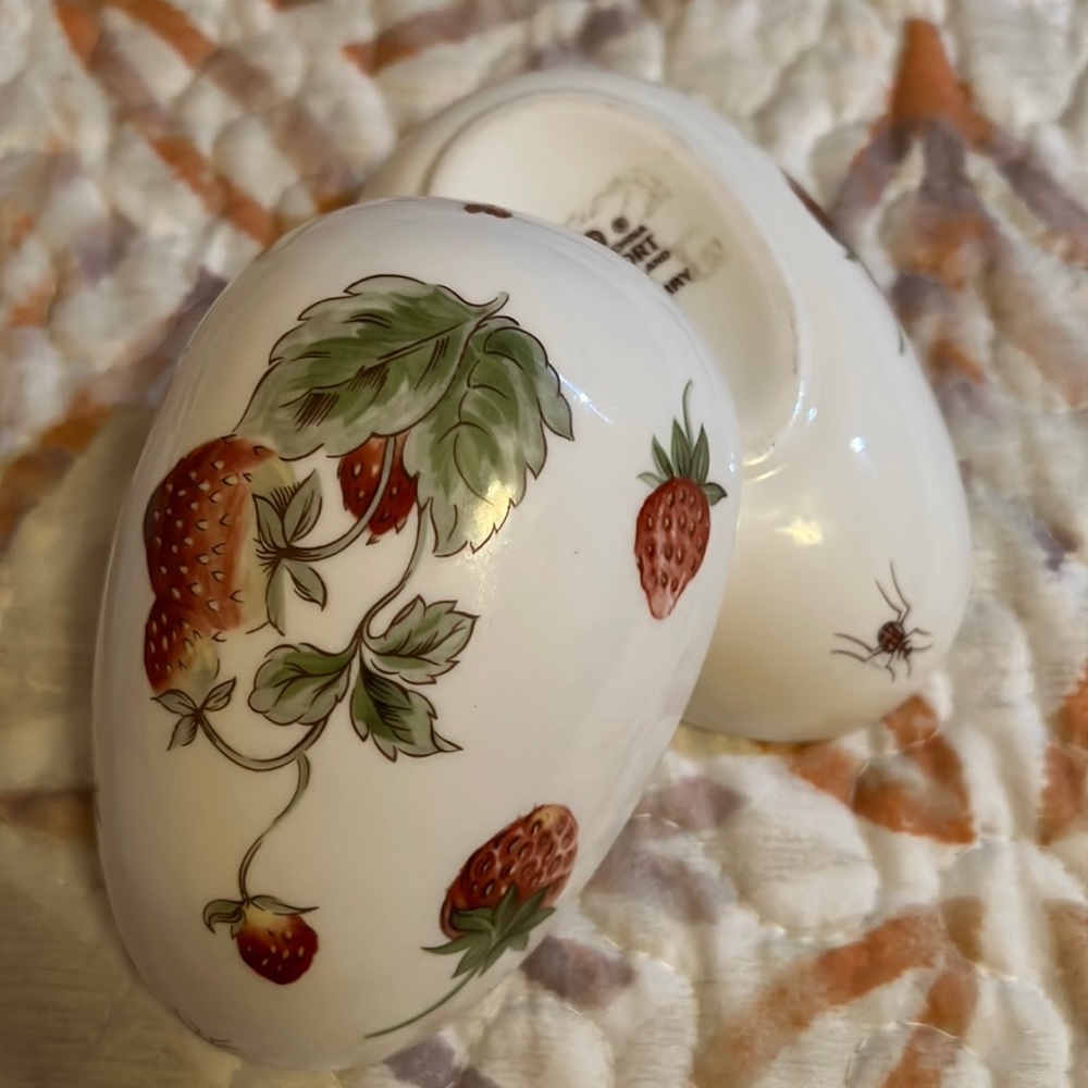 Coalport Bone China Strawberry Egg Trinket Box Porcelain England